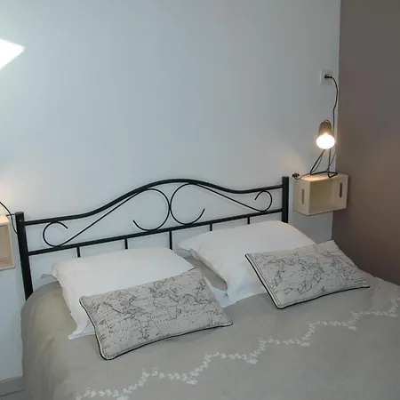 Maison D'hotes Avec Piscine Pres Du Mans, Ideale Pour Groupes Et Seminaires, Espaces Verts Et Confort Maximal - Fr-1-410-409 Bed & Breakfast Changé